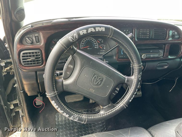 image for item MR9085 2001 Dodge Ram 2500  Quad Cab pickup truck