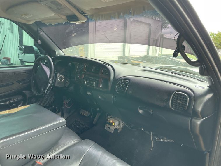 image for item MR9085 2001 Dodge Ram 2500  Quad Cab pickup truck