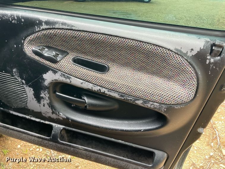 image for item MR9085 2001 Dodge Ram 2500  Quad Cab pickup truck