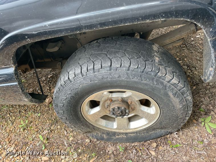 image for item MR9085 2001 Dodge Ram 2500  Quad Cab pickup truck