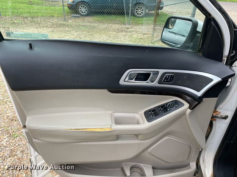 image for item MR9086 2015 Ford Explorer Limited  SUV