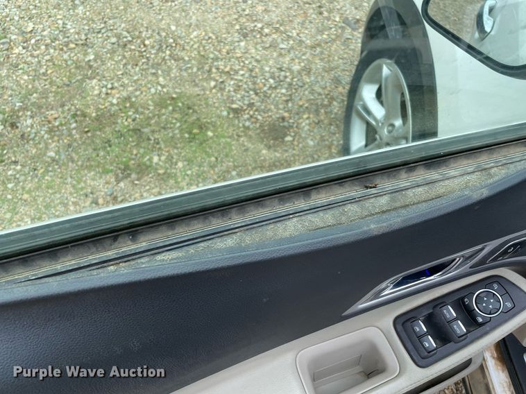 image for item MR9086 2015 Ford Explorer Limited  SUV