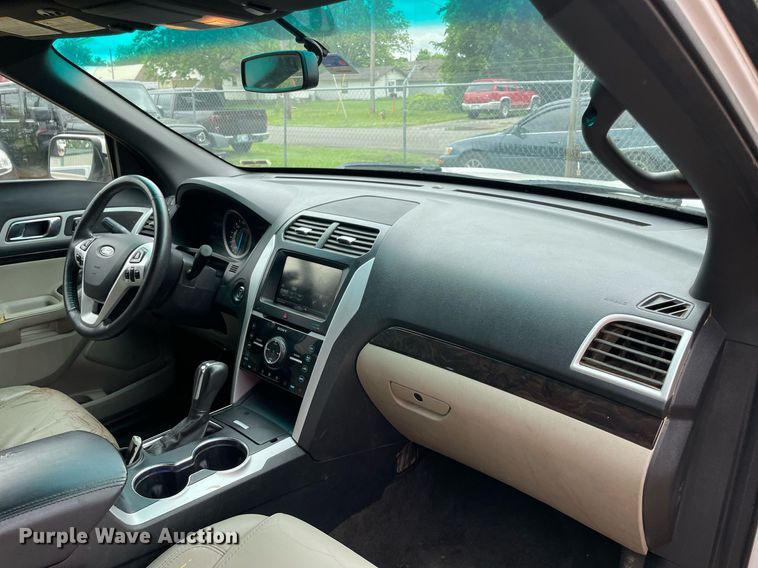 image for item MR9086 2015 Ford Explorer Limited  SUV