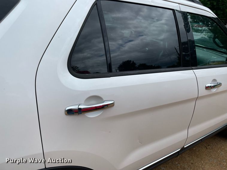 image for item MR9086 2015 Ford Explorer Limited  SUV