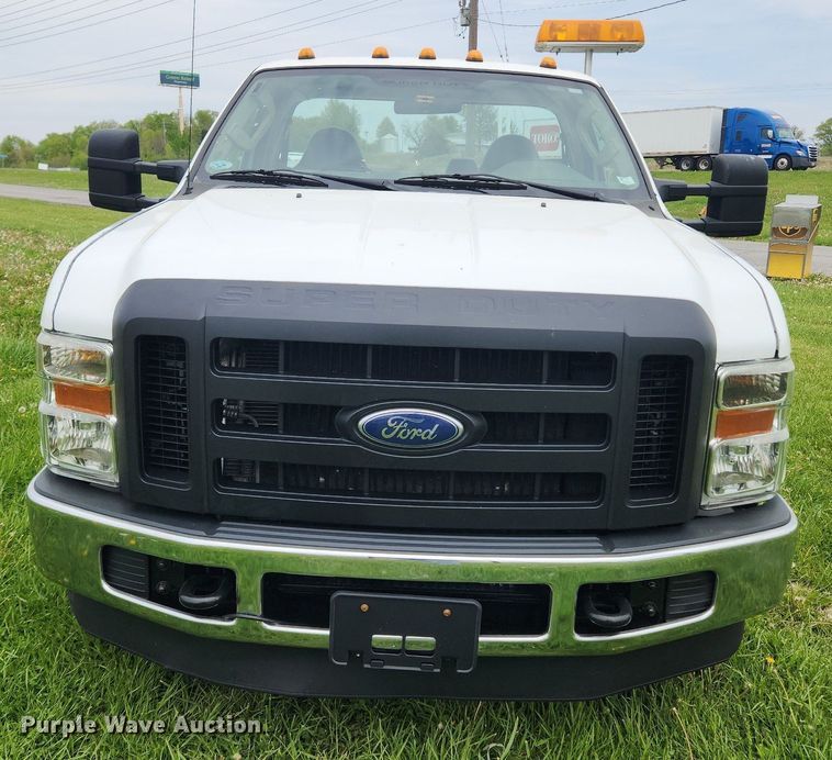 image for item MW9744 2009 Ford F350 Super Duty  utility bed pickup truck