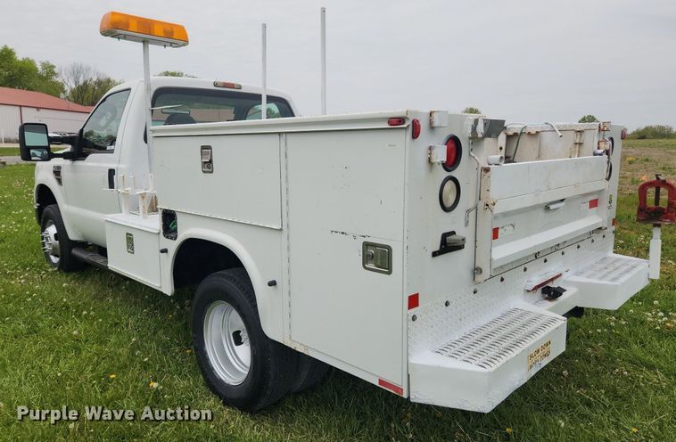 image for item MW9744 2009 Ford F350 Super Duty  utility bed pickup truck