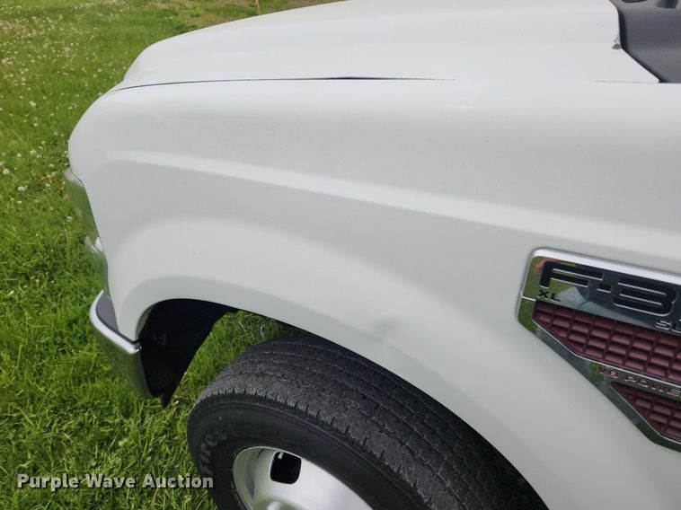 image for item MW9744 2009 Ford F350 Super Duty  utility bed pickup truck