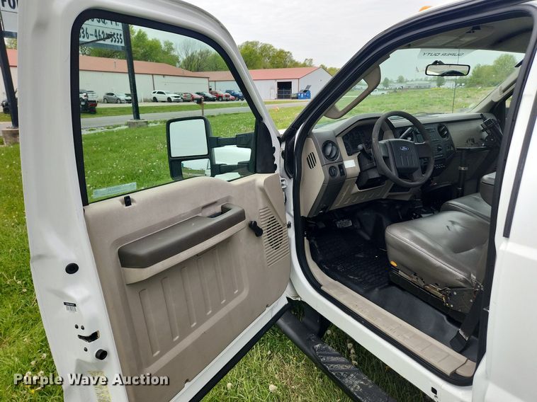 image for item MW9744 2009 Ford F350 Super Duty  utility bed pickup truck