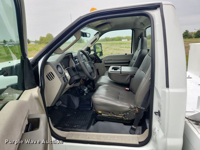 image for item MW9744 2009 Ford F350 Super Duty  utility bed pickup truck