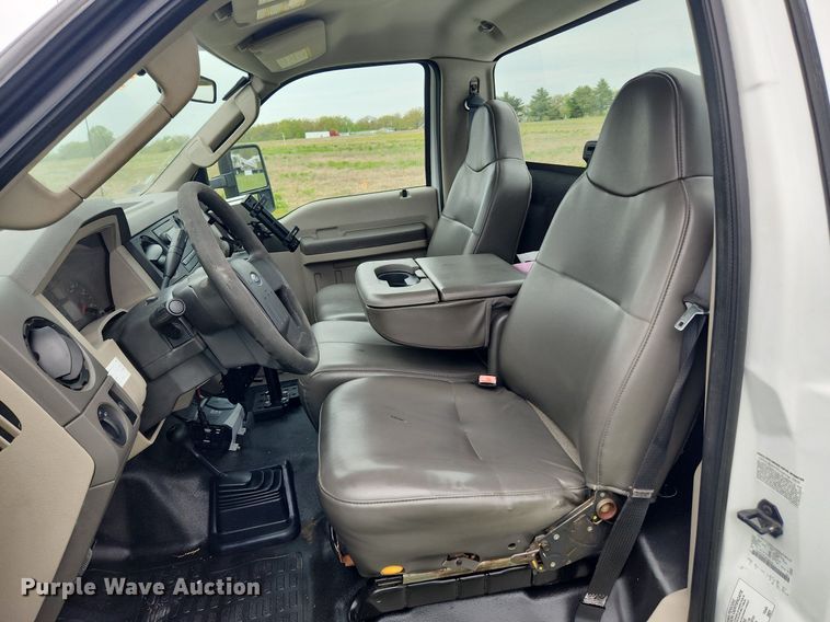 image for item MW9744 2009 Ford F350 Super Duty  utility bed pickup truck