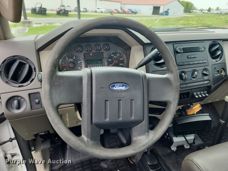 image for item MW9744 2009 Ford F350 Super Duty  utility bed pickup truck