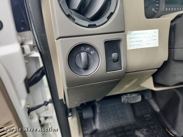 image for item MW9744 2009 Ford F350 Super Duty  utility bed pickup truck