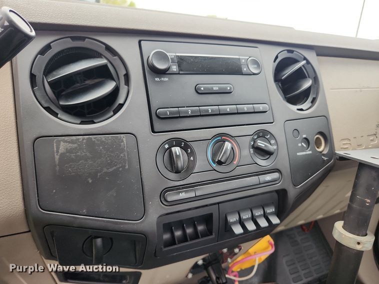 image for item MW9744 2009 Ford F350 Super Duty  utility bed pickup truck