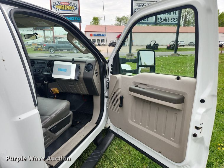 image for item MW9744 2009 Ford F350 Super Duty  utility bed pickup truck