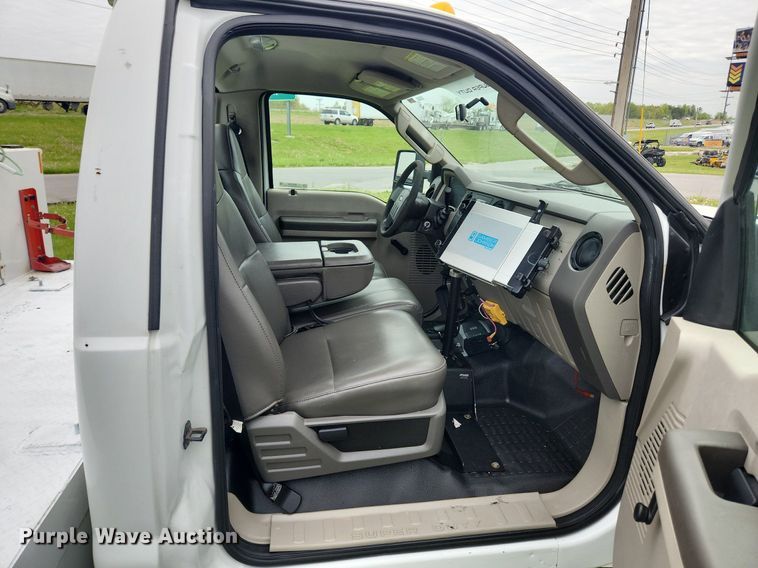 image for item MW9744 2009 Ford F350 Super Duty  utility bed pickup truck