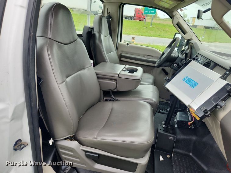 image for item MW9744 2009 Ford F350 Super Duty  utility bed pickup truck