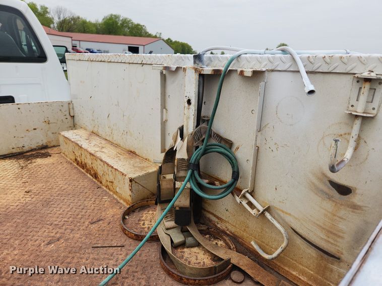 image for item MW9744 2009 Ford F350 Super Duty  utility bed pickup truck