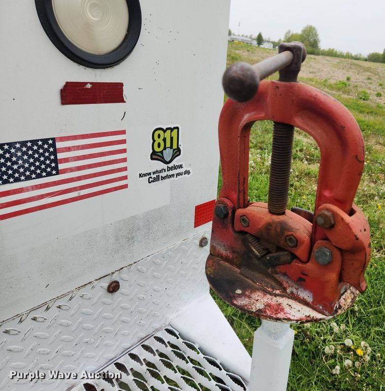 image for item MW9744 2009 Ford F350 Super Duty  utility bed pickup truck