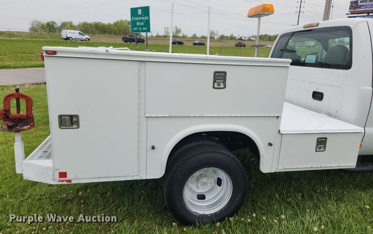 image for item MW9744 2009 Ford F350 Super Duty  utility bed pickup truck