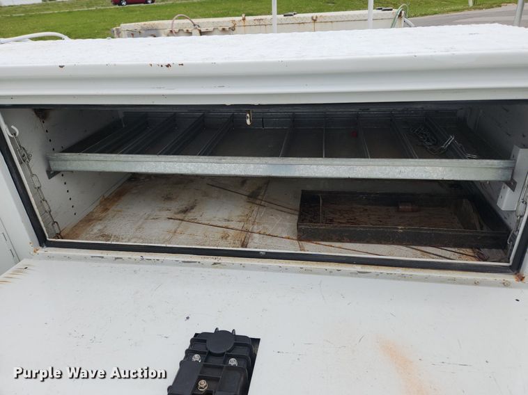 image for item MW9744 2009 Ford F350 Super Duty  utility bed pickup truck