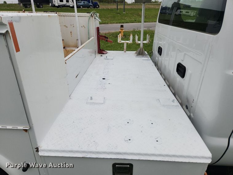 image for item MW9744 2009 Ford F350 Super Duty  utility bed pickup truck