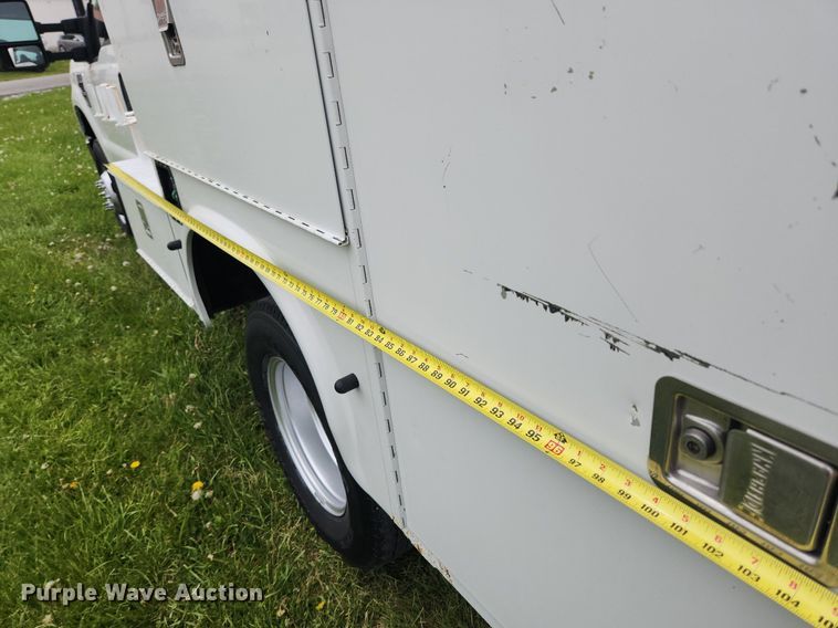 image for item MW9744 2009 Ford F350 Super Duty  utility bed pickup truck