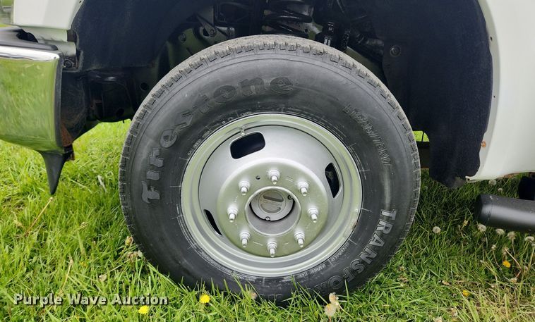 image for item MW9744 2009 Ford F350 Super Duty  utility bed pickup truck