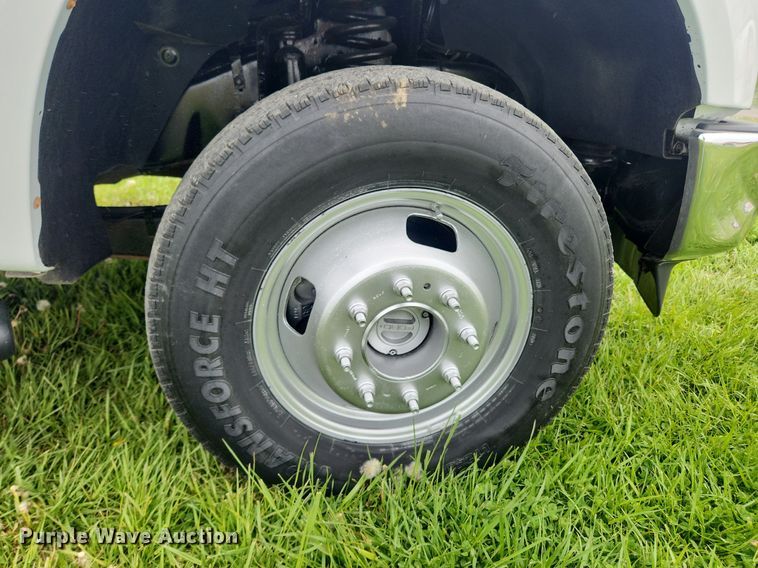 image for item MW9744 2009 Ford F350 Super Duty  utility bed pickup truck