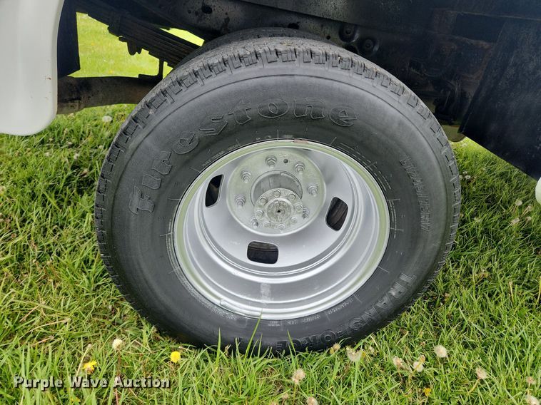 image for item MW9744 2009 Ford F350 Super Duty  utility bed pickup truck