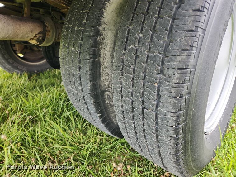 image for item MW9744 2009 Ford F350 Super Duty  utility bed pickup truck