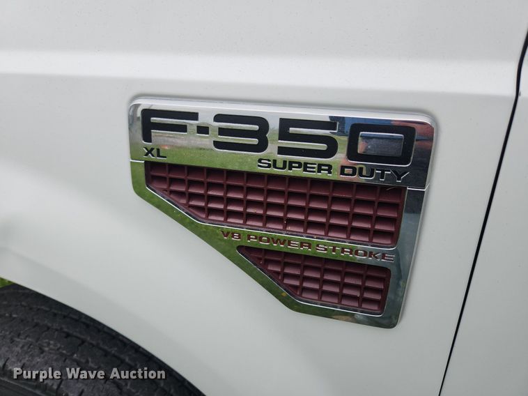 image for item MW9744 2009 Ford F350 Super Duty  utility bed pickup truck