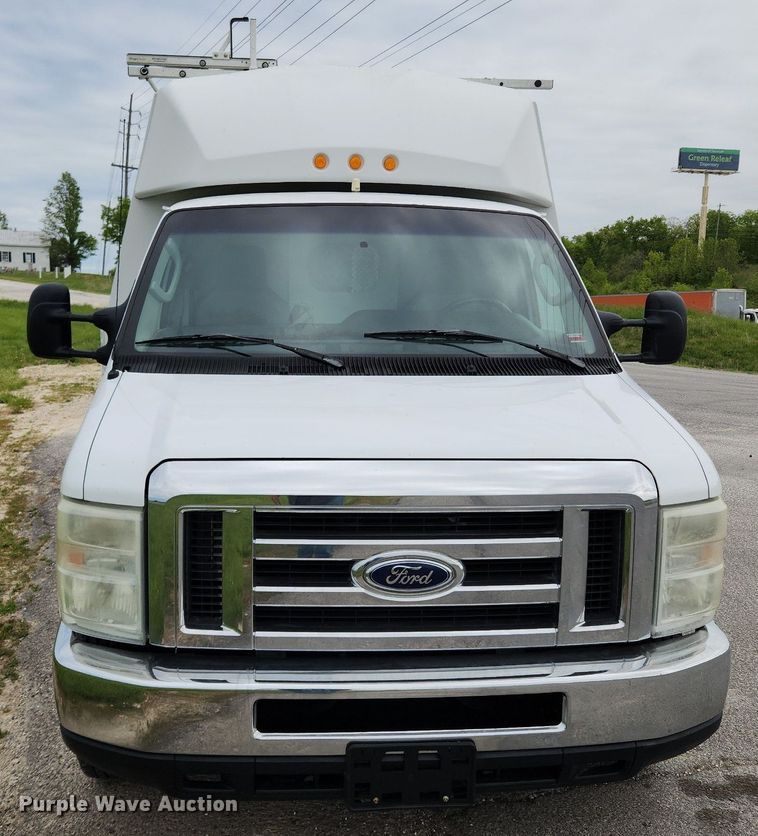 image for item MW9764 2011 Ford E350 Super Duty  utility van