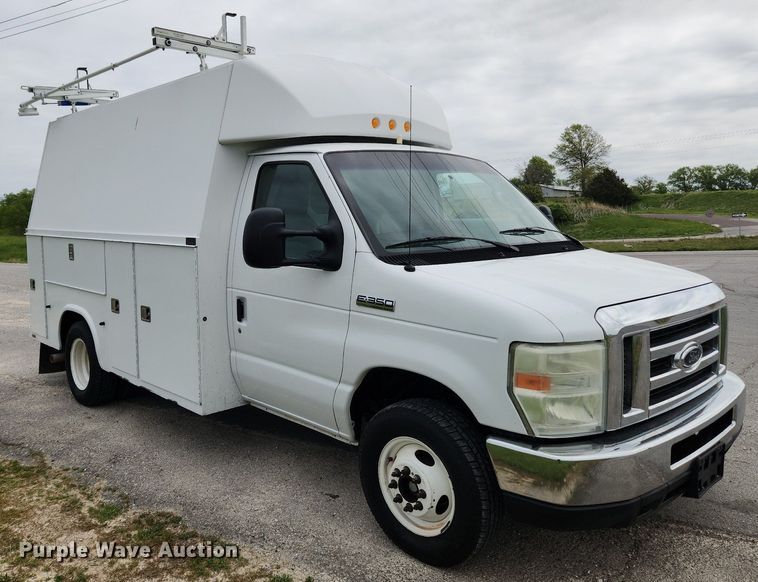 image for item MW9764 2011 Ford E350 Super Duty  utility van