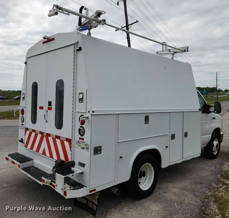 image for item MW9764 2011 Ford E350 Super Duty  utility van