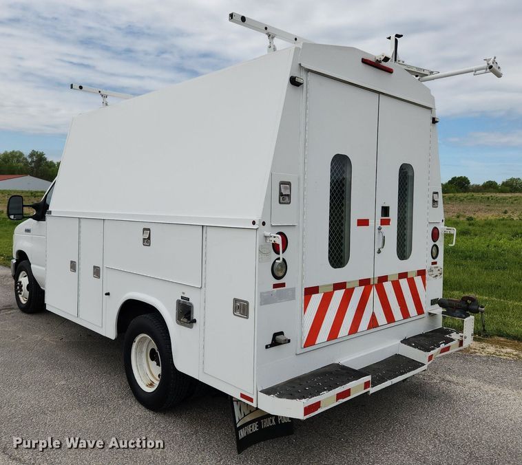 image for item MW9764 2011 Ford E350 Super Duty  utility van