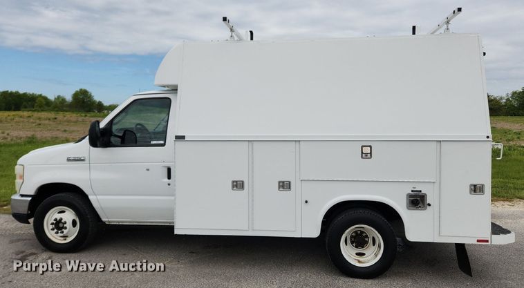 image for item MW9764 2011 Ford E350 Super Duty  utility van