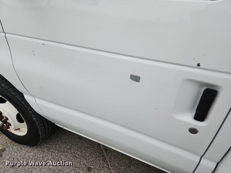 image for item MW9764 2011 Ford E350 Super Duty  utility van