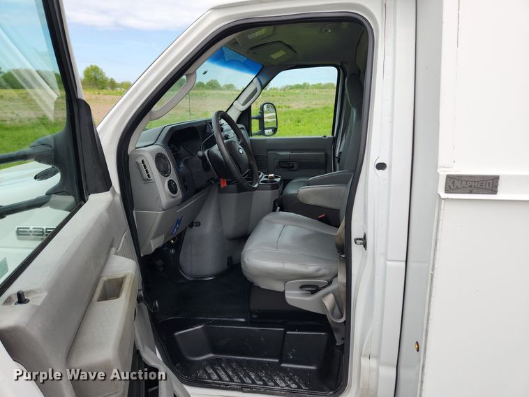 image for item MW9764 2011 Ford E350 Super Duty  utility van
