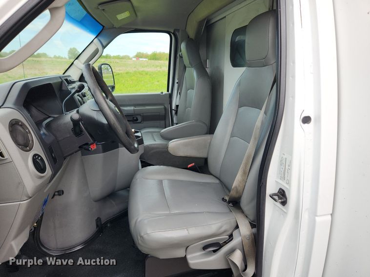 image for item MW9764 2011 Ford E350 Super Duty  utility van