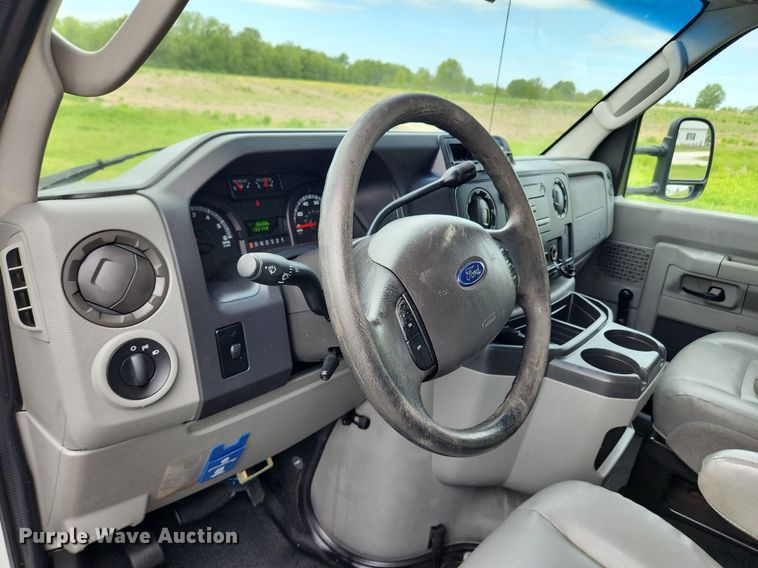 image for item MW9764 2011 Ford E350 Super Duty  utility van