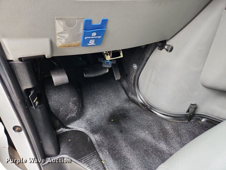 image for item MW9764 2011 Ford E350 Super Duty  utility van