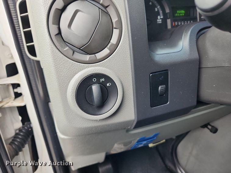 image for item MW9764 2011 Ford E350 Super Duty  utility van