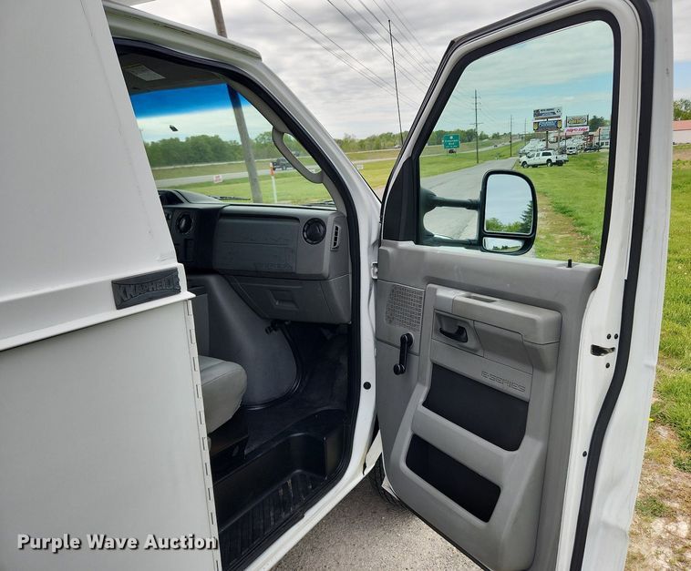 image for item MW9764 2011 Ford E350 Super Duty  utility van