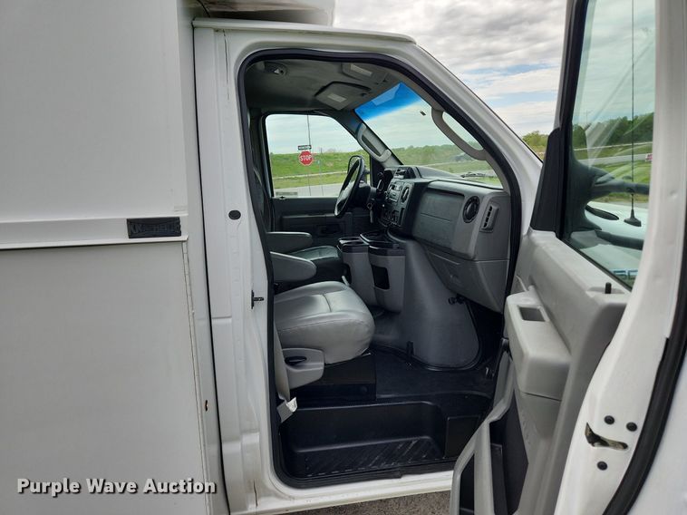 image for item MW9764 2011 Ford E350 Super Duty  utility van