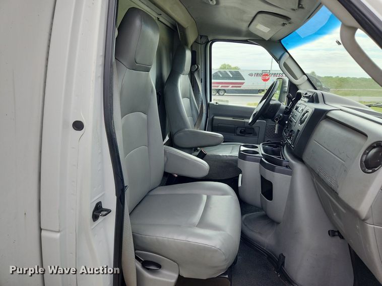 image for item MW9764 2011 Ford E350 Super Duty  utility van