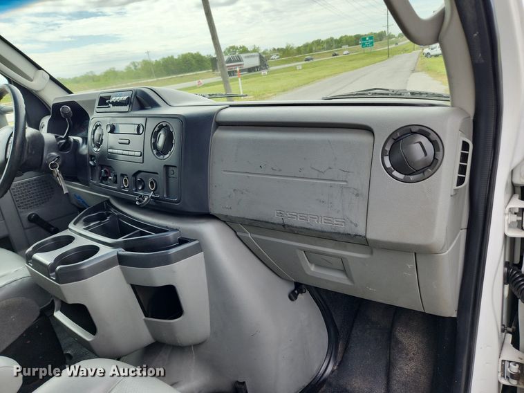 image for item MW9764 2011 Ford E350 Super Duty  utility van