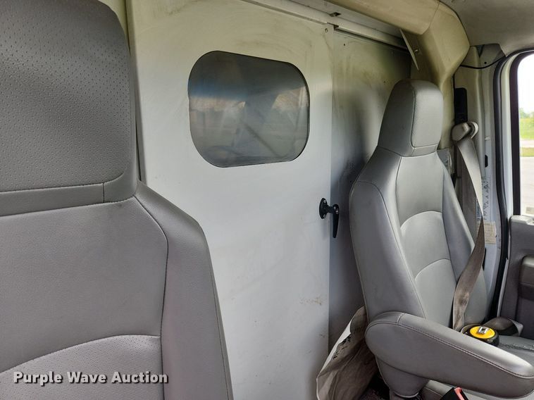 image for item MW9764 2011 Ford E350 Super Duty  utility van