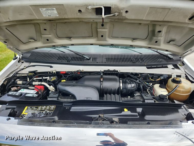 image for item MW9764 2011 Ford E350 Super Duty  utility van