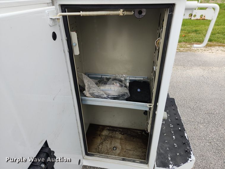 image for item MW9764 2011 Ford E350 Super Duty  utility van