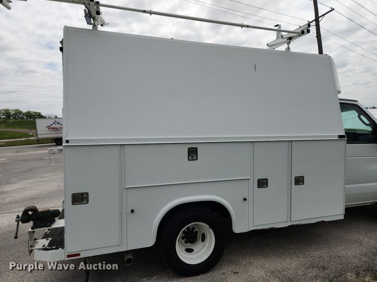 image for item MW9764 2011 Ford E350 Super Duty  utility van